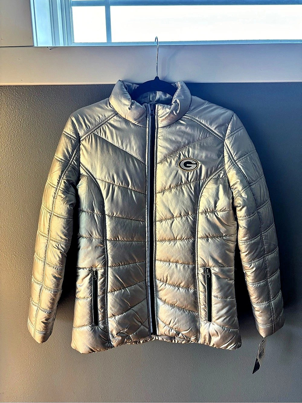 NFL Team Apparel Women's Silver Puffer Jacket Size Medium NWT